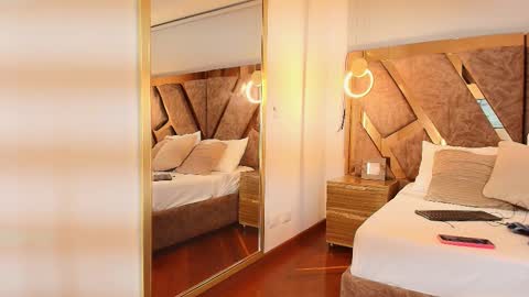 Zarah Andrews online show from 9, 9, 2025