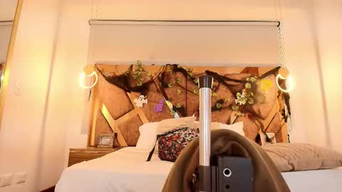 Zarah Andrews online show from 11, 10, 2025