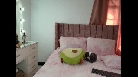 Snapshot of zaraquiinn chatting on 18, 2, 2025 ZaraQuiinn online show from 18, 2, 2025