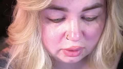 Snapshot of zarareign_ chatting on 20, 4, 2026 Lola online show from 20, 4, 2026