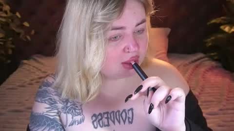Snapshot of zarareign_ chatting on 23, 4, 2026 Lola online show from 23, 4, 2026