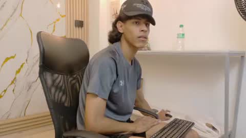 Snapshot of zayn_fox32 chatting on 20, 7, 2026 Zayn online show from 20, 7, 2026