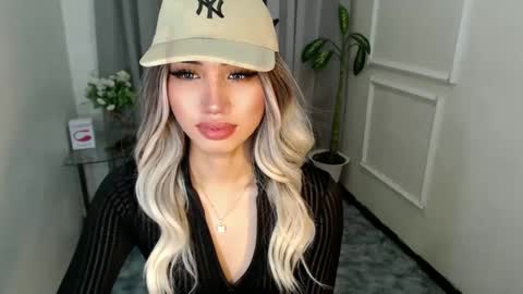 Snapshot of zelainalovetocum chatting on 10, 2, 2025 zelainalovetocum online show from 10, 2, 2025