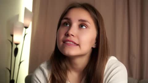 Snapshot of zeldaes chatting on 17, 9, 2025 Emilia online show from 17, 9, 2025