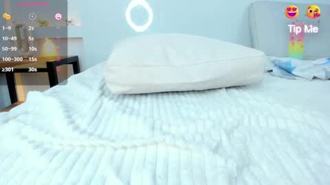 Zenda Evans online show from 4, 3, 2025