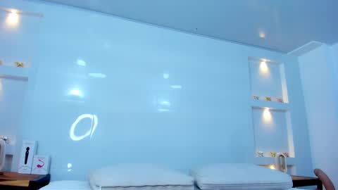 Zenda Evans online show from 6, 10, 2025