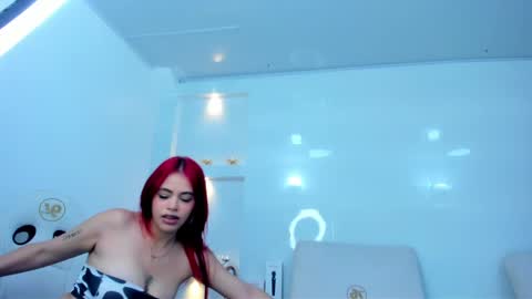 Zenda Evans online show from 10, 10, 2025