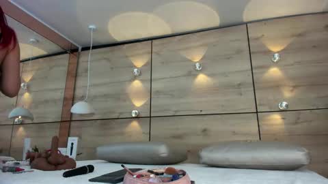 Zenda Evans online show from 24, 2, 2026