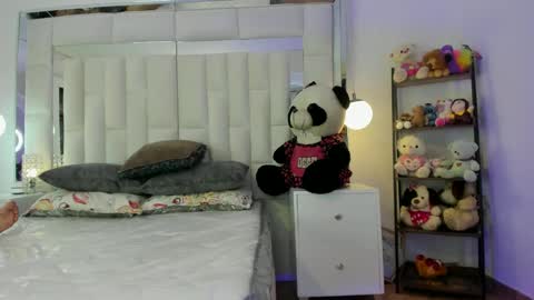 zendal Johns online show from 21, 1, 2025