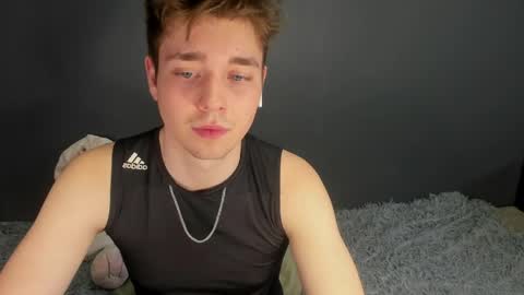 Snapshot of zeriixx chatting on 6, 4, 2026 Ethan online show from 6, 4, 2026