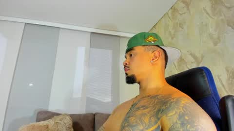Snapshot of zeus_strong93 chatting on 1, 7, 2026 zeus strong online show from 1, 7, 2026