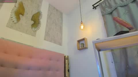 ZHAMIRA  ANDRES online show from 18, 10, 2025