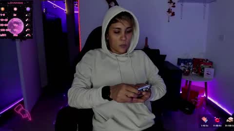 zhoestrong online show from 16, 12, 2024