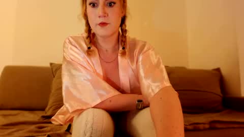 Snapshot of zina_sofia chatting on 19, 5, 2026 Sofia online show from 19, 5, 2026