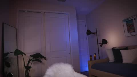 Snapshot of zlicious chatting on 11, 11, 2025 Zara Join next live at 5PM EST online show from 11, 11, 2025