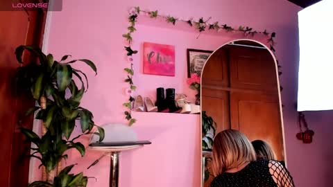 Snapshot of zoe_bakerr chatting on 23, 4, 2026 Zoe Baker online show from 23, 4, 2026