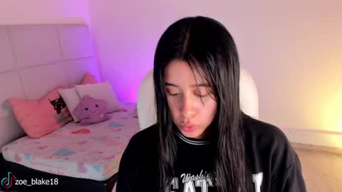 Snapshot of zoe_blake18 chatting on 15, 12, 2024 Zoe online show from 15, 12, 2024