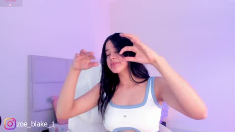 Snapshot of zoe_blake18 chatting on 7, 1, 2025 Zoe online show from 7, 1, 2025