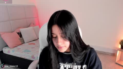 Snapshot of zoe_blake18 chatting on 31, 1, 2025 Zoe online show from 31, 1, 2025
