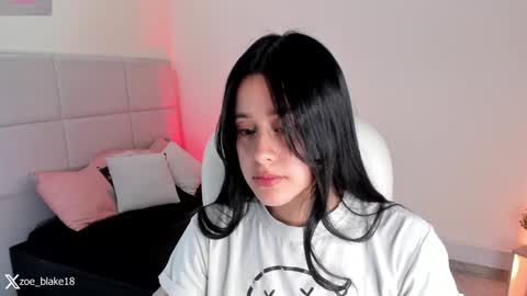 Snapshot of zoe_blake18 chatting on 2, 2, 2025 Zoe online show from 2, 2, 2025