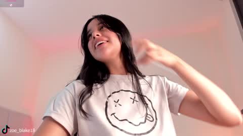 Snapshot of zoe_blake18 chatting on 2, 2, 2025 Zoe online show from 2, 2, 2025