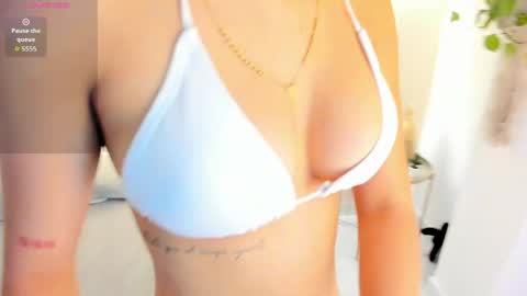 zoe_blunt_one online show from 6, 5, 2026