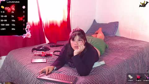 Snapshot of zoe_bronw chatting on 11, 12, 2024 Zoe Bronw online show from 11, 12, 2024