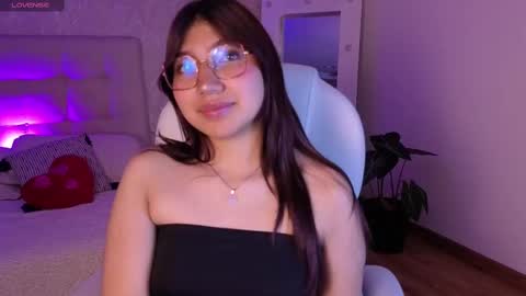 Snapshot of zoe_capelli chatting on 3, 10, 2025 zoe online show from 3, 10, 2025