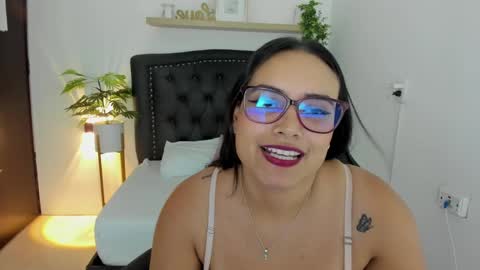 Snapshot of zoe_danae_ chatting on 6, 1, 2025 Zoe online show from 6, 1, 2025