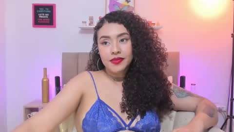 Snapshot of zoe_gruber chatting on 8, 11, 2025 Zoe Gruber online show from 8, 11, 2025