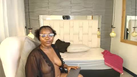 Snapshot of zoe_jones38 chatting on 14, 10, 2025 Zoe online show from 14, 10, 2025