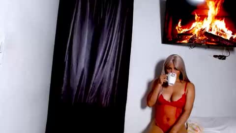 zoe_latin4 online show from 9, 4, 2026