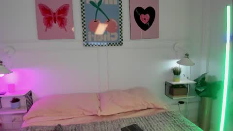 Zoe Lynch online show from 19, 6, 2026