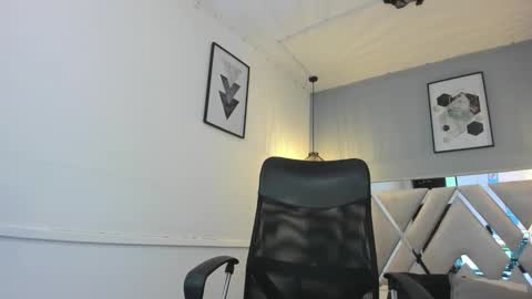 zoe_moreau online show from 15, 1, 2026