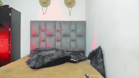 She Zoe He Painn online show from 17, 9, 2025