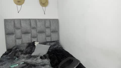 She Zoe He Painn online show from 31, 10, 2025