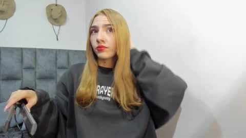 She Zoe He Painn online show from 1, 11, 2025