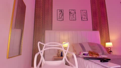 Hi guys i am Zoe  online show from 14, 11, 2025