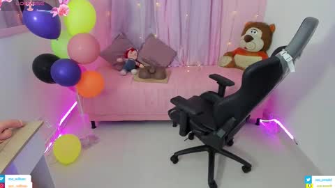 zoe_sullivan_ online show from 12, 11, 2025