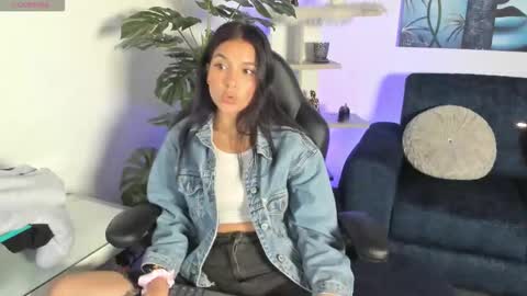 Snapshot of zoeconti chatting on 4, 3, 2026 Zoe online show from 4, 3, 2026