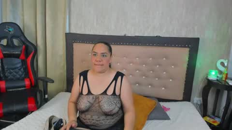 Snapshot of zoedeleon chatting on 12, 7, 2026 zoedeleon online show from 12, 7, 2026