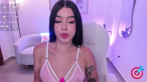 Snapshot of zoee_jackson chatting on 8, 3, 2025 zoee jackson online show from 8, 3, 2025