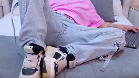 Zoe Krug online show from 22, 10, 2025