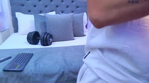 Zoe Krug online show from 28, 11, 2025