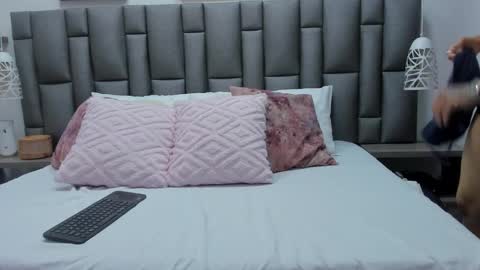 Zoe Krug online show from 24, 2, 2026