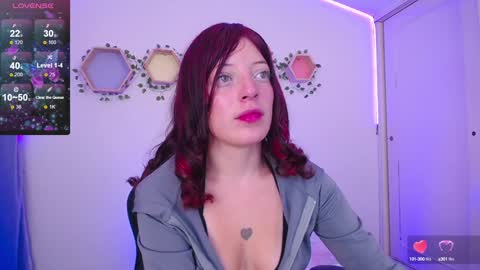 Snapshot of zoeroux_ chatting on 8, 2, 2025 Zoe online show from 8, 2, 2025