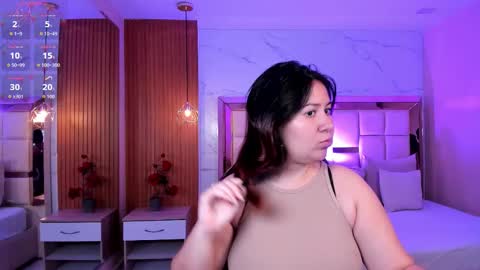 Snapshot of zoes_mile chatting on 19, 2, 2026 Zoes online show from 19, 2, 2026