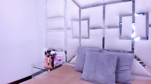 ZoeSwam online show from 27, 1, 2025