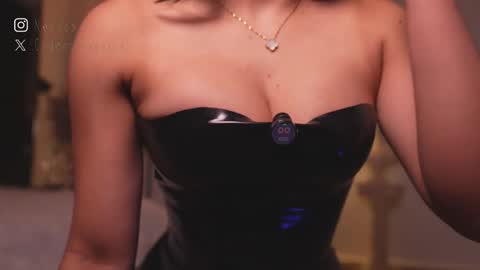 zoevidal_ online show from 11, 3, 2026