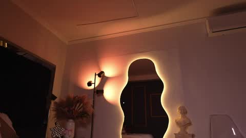 zoevidal_ online show from 8, 4, 2026